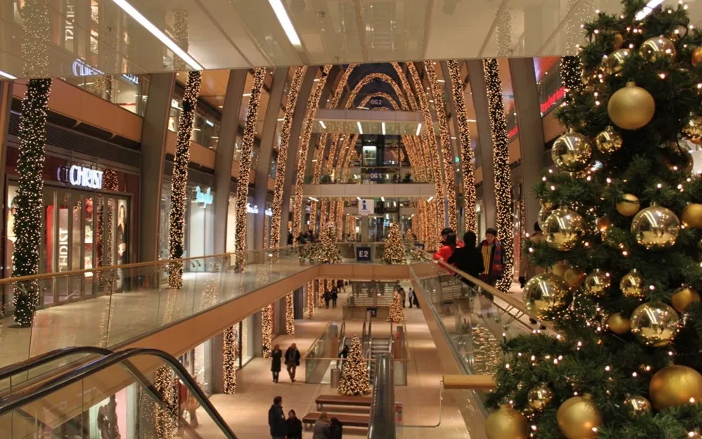 Оформления новогоднее торгового центра. Ташкент - фотография