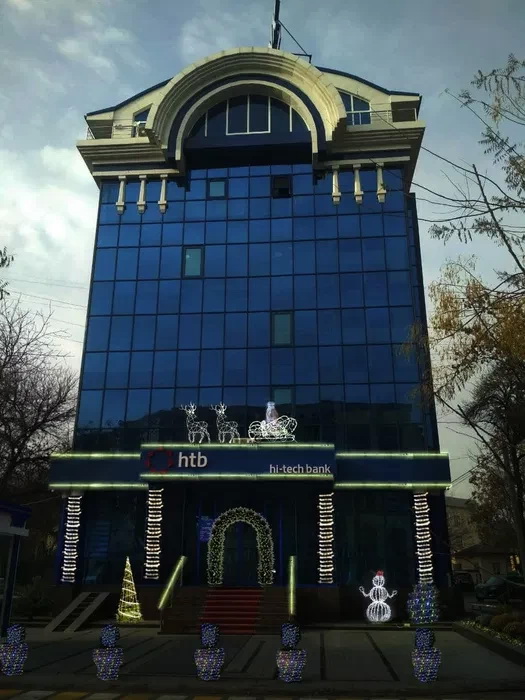 Оформление новогоднее зданий. Ташкент - фотография
