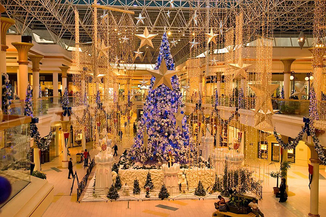 Новогоднее оформление торгового центра. Ташкент - фотография